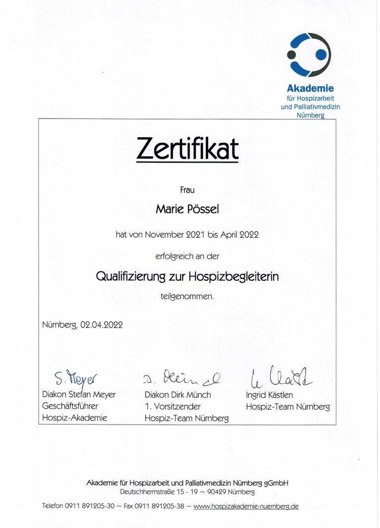 Marie Pössel erhielt ein Zertifikat für die Absolvierung der Hospizhelfer-Qualifizierung von November 2021 bis April 2022, ausgestellt von der Akademie für Hospizarbeit und Palliativmedizin Nürnberg.